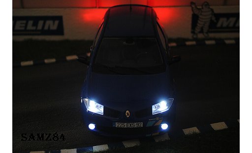 Renault Megane Sport 1/18 Ottomobile R25 F1 Team Blauw LED modelauto
