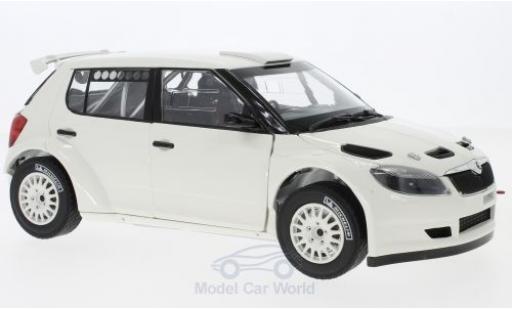 Modelauto Skoda Fabia S2000 II FL wit 2010 with Gravel Wheels 1/18 Abrex