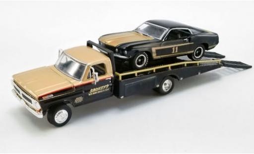 Modelauto Ford Mustang Boss 302 No.11 Smokeys Trans-Am 1969 avec 1970 F-350 Ramp Truck S.Yunick 1/64 ACME