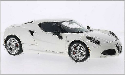 Alfa Romeo 4C coupe 1/18 Autoart metallic wit 2013 modelauto