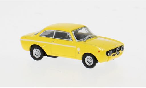 Modelauto Alfa Romeo Giulia gt junior 1300 A geel 1972 1/87 Minichamps