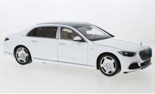 Modelauto Mercedes CLA Base Maybach S-classe wit 2021 1/18 Almost Real
