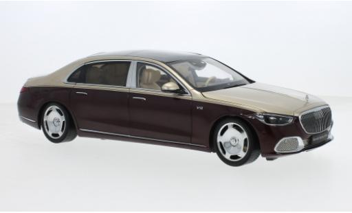 Modelauto Mercedes CLA Base Maybach Classe S metallic beige/metallic rood 2021 1/18 Almost Real