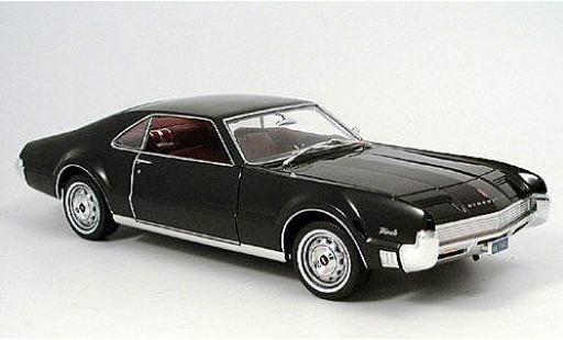 Modelauto Oldsmobile Toronado Base zwart 1966 1/18 Motormax