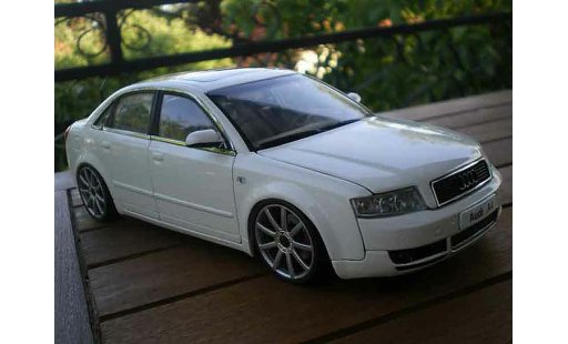 Audi A4 berline 1/18 Minichamps b6 s-line wit jantes 19 pouces modelauto