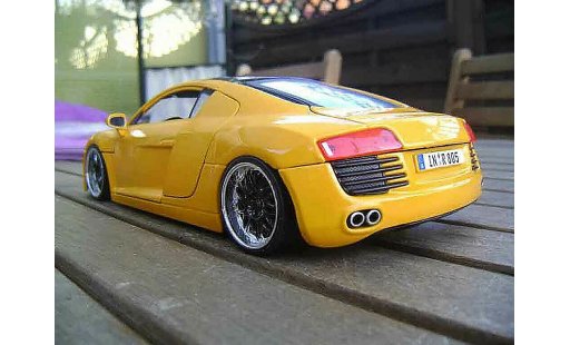 Audi R8 4.2 fsi 1/18 Maisto . geel jantes 19 pouces zwarts modelauto