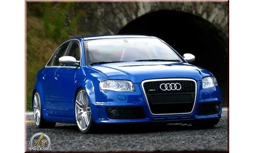Audi RS4 berline 1/18 Minichamps blauw kit suspension rabaissee modelauto