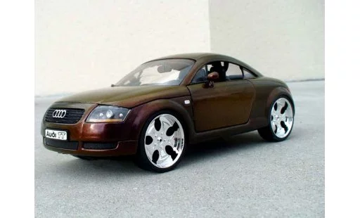 Audi TT coupe 1/18 Revell firefly peinture cameleon modelauto