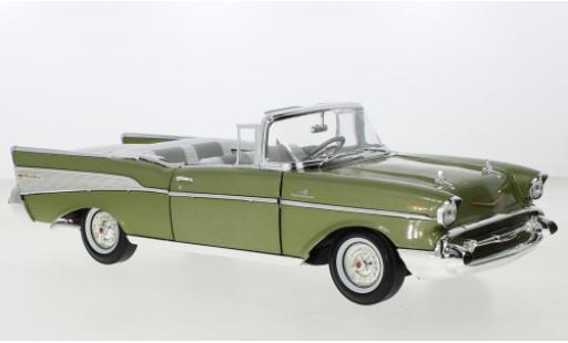 Modelauto Chevrolet Bel Air Convertible Cabriolet metallic groen 1957 1/18 Auto World