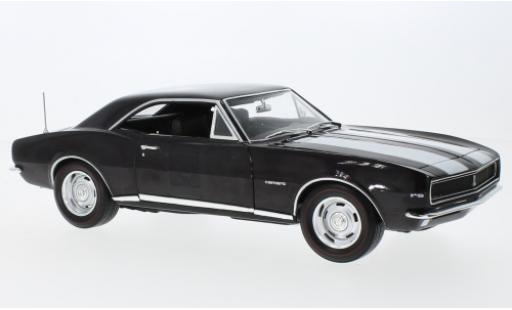 Modelauto Chevrolet Camaro Z28 Z/28 paars/wit 1967 1/18 Auto World