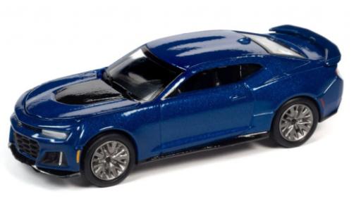 Modelauto Chevrolet Camaro ZL1 metallic blauw 2018 1/64 Auto World