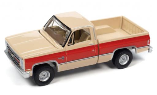Modelauto Chevrolet Silverado pickup R10 Fleetside beige/rood 1987 1/64 Auto World