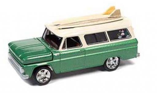 Modelauto Chevrolet Suburban suv metallic groen/beige 1965 1/64 Auto World