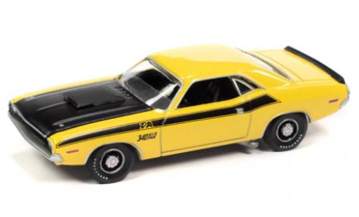 Modelauto Dodge Challenger T/A geel/zwart 1970 1/64 Auto World
