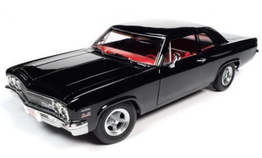 Modelauto Chevrolet Biscayne Sedan zwart 1966 1/18 Auto World