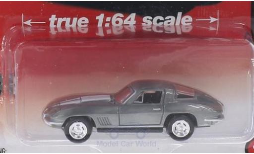 Modelauto Chevrolet Corvette Stingray 427 Special Version grijs/wit 1967 zonder Vitrine 1/64 Auto World