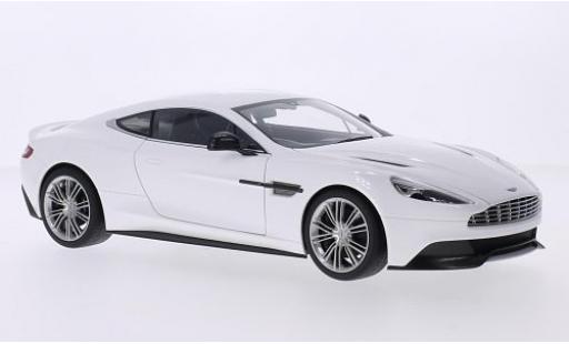 Modelauto Aston Martin Vanquish coupe wit RHD 2015 1/18 AUTOart