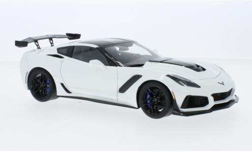 Modelauto Chevrolet Corvette ZR1 (C7) wit 2019 1/18 AUTOart