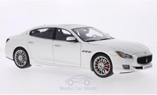 Modelauto Maserati Quattroporte GTS metallic wit 2015 1/18 AUTOart