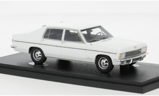 Modelauto Opel Admiral B wit 1972 1/43 AutoCult