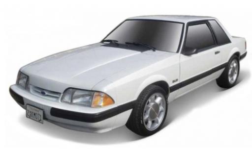 Modelauto Ford Mustang LX 5.0 wit 1988 1/64 Burago