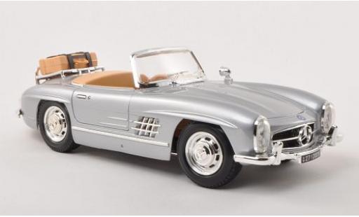 Modelauto Mercedes 300 Roadster SL grijs met Gep&Atilde;&curren;cktr&Atilde;&curren;ger 1/18 Burago