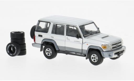 Modelauto Toyota Land Cruiser 70 LC76 grijs 1/64 BM Creations