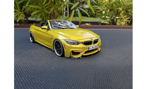 Bmw M4 Cabriolet 1/18 Paragon F83 geel M performance modelauto