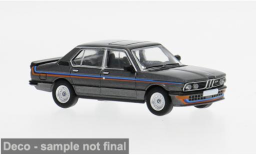 Modelauto Bmw M535 berline i (E12) grijs/Dekor 1980 1/87 PCX87