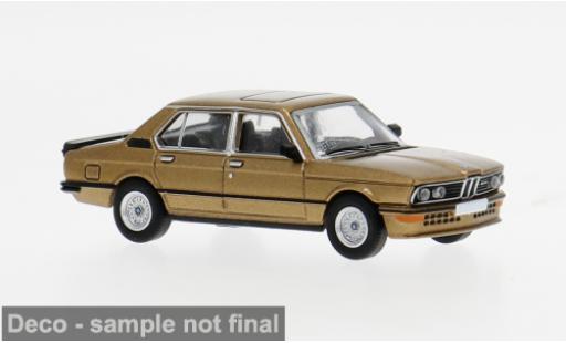 Modelauto Bmw M535 berline i (E12) gold 1980 1/87 PCX87