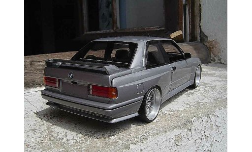 Bmw M3 coupe 1/18 Kyosho E30 grijs jantes de m3 e46 avec cerclage chrome modelauto