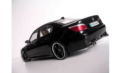 Bmw M5 tuning 1/18 Kyosho E60 jantes techart zwarts modelauto