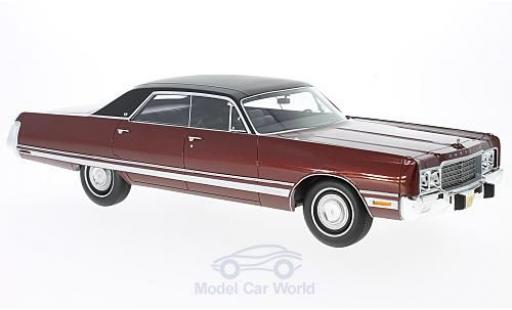Modelauto Chrysler New Yorker Sedan Brougham metallic rood/zwart 1973 1/18 BoS Models