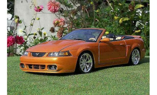 Ford Mustang 2003 1/18 Ut Models svt cabriolet oranje juice modelauto