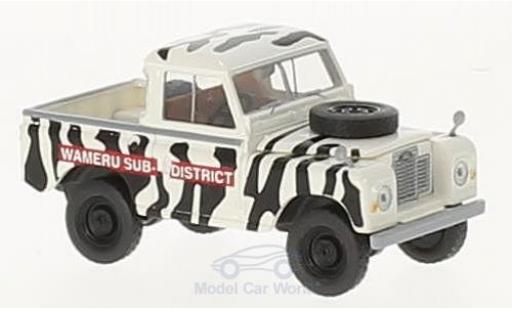 Modelauto Land Rover 88 Base Wameru Sub District 1/18 Brekina