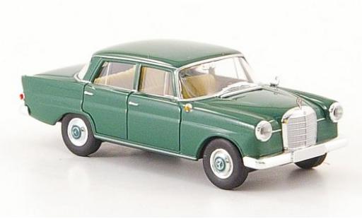 Modelauto Mercedes 190 Base c (W 110) groen zonder Vitrine 1/87 Brekina