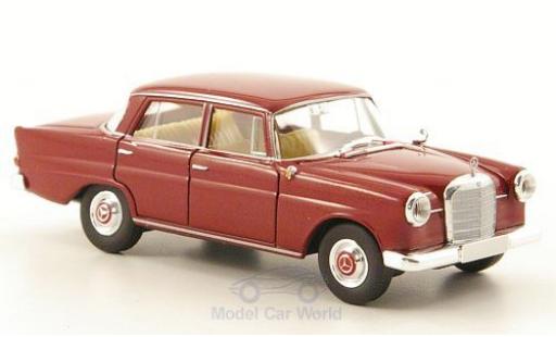 Modelauto Mercedes 190 Base c (W110) rood 1/87 Brekina