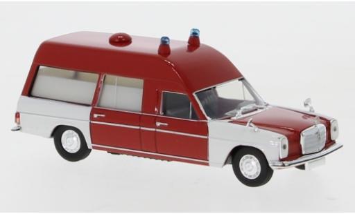 Modelauto Mercedes /8 Base KTW rood/wit 1970 1/87 Brekina