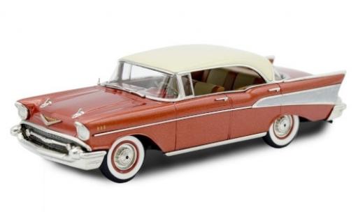 Modelauto Chevrolet Bel Air Sedan 4-door Hardtop metallic koper/beige 1957 1/43 Brooklin