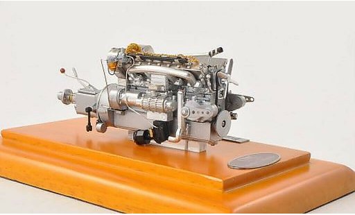 Bugatti 57 SC 1/18 CMC Motor-Aggregat 1938 modelauto
