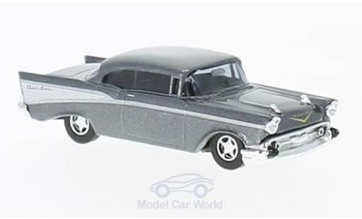 Modelauto Chevrolet Bel Air Coupe metallic grijs 1957 1/87 Busch