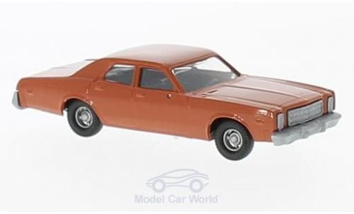 Modelauto Plymouth Fury Base rood 1976 1/87 Busch
