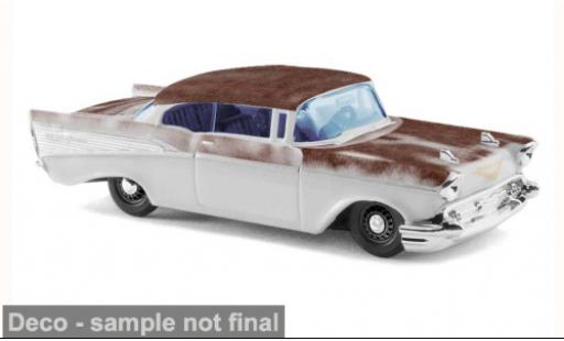 Modelauto Chevrolet Bel Air Coupe grijs/bruin 1957 1/87 Busch