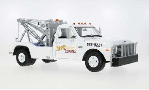 Modelauto Chevrolet C-30 wrecker Dually wit 1969 Jerry&acirc;��s Towing Fall Guy Stuntman 1/18 Greenlight