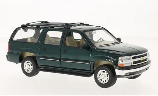 Modelauto Chevrolet Suburban suv gr&Atilde;&frac14; 1/24 Welly