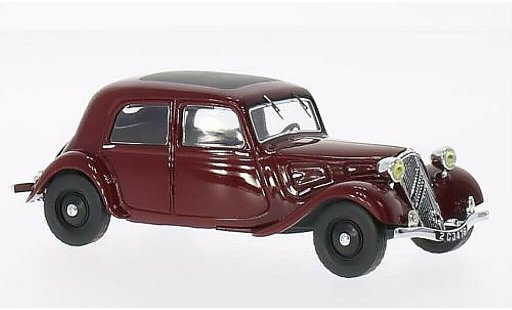 Citroen Traction 7 1/43 IXO 7A rood 1934 modelauto