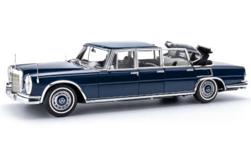 Modelauto Mercedes 600 Landaulet Pullman (W100) blauw 1965 1/18 CMC
