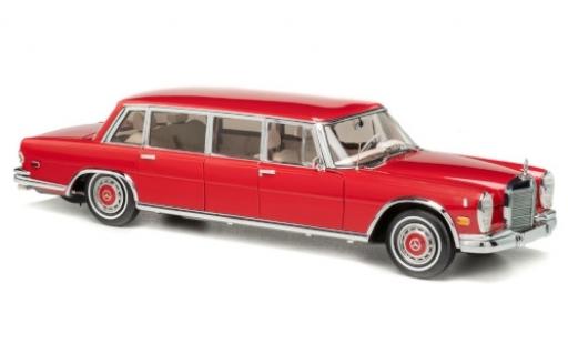 Modelauto Mercedes 600 Pullman (W100) rood 1972 Roter Baron Charles M. Schulz 1/18 CMC