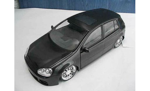 Volkswagen Golf GTI 1/18 Burago dub zwart jantes chromees modelauto