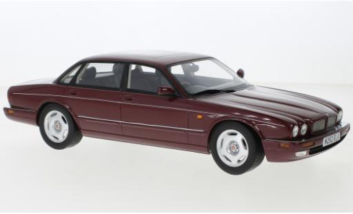 Modelauto Jaguar XJR X300 R () metallic rood RHD 1995 1/18 Cult Scale Models
